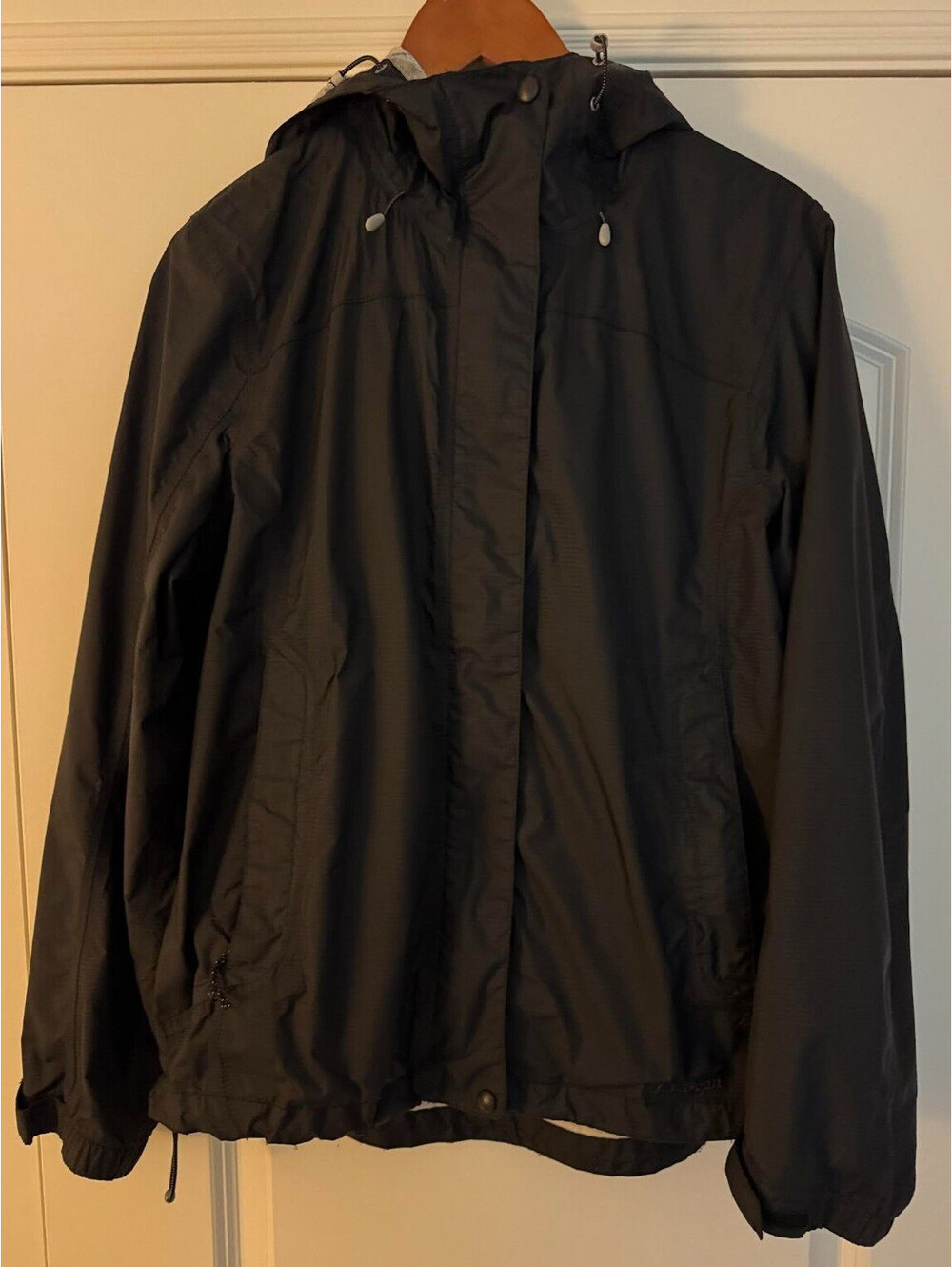 Women’s LL Bean Hooded Rain Jacket, Size Medium (M) Dark Blue